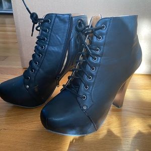 Black bootie heel